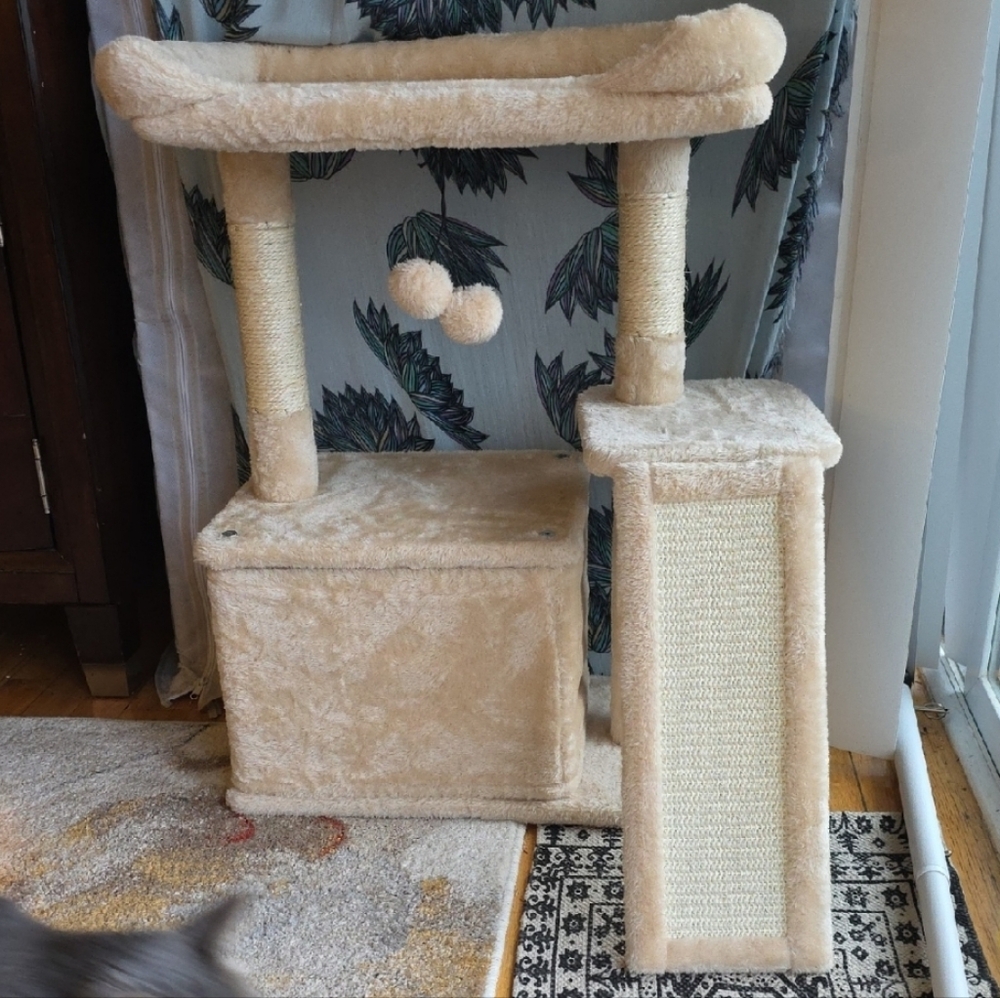 Brand New 3 Level CatTree  Fort Condo